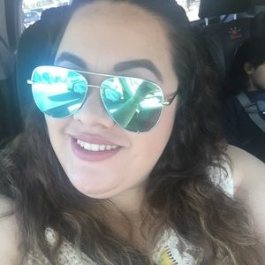 Meet your Posher, Esperanza